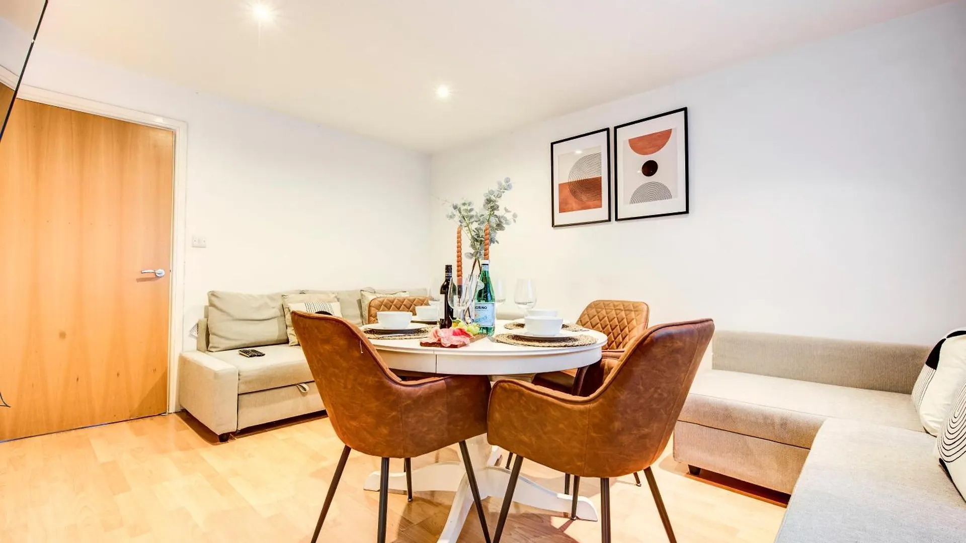 2-Bed 2-Bath Tower Bridge Gem, Sleeps 8 Appartamento Londra