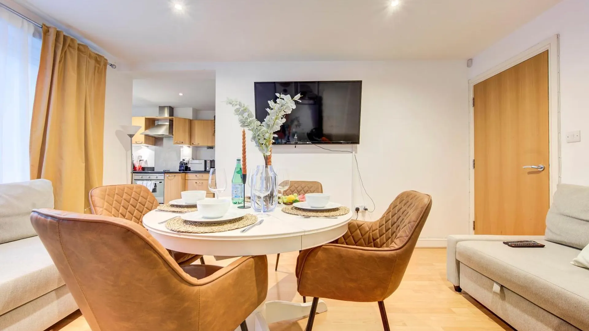 2-Bed 2-Bath Tower Bridge Gem, Sleeps 8 Apartment London United Kingdom