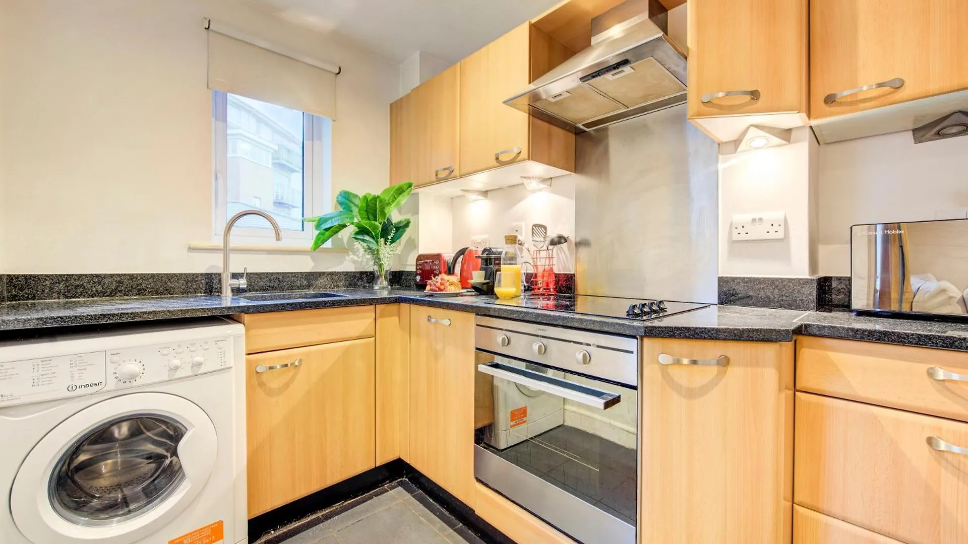 2-Bed 2-Bath Tower Bridge Gem, Sleeps 8 Apartment London 0*,  United Kingdom